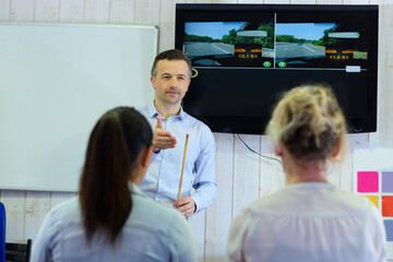 driving instructor explaing road theory