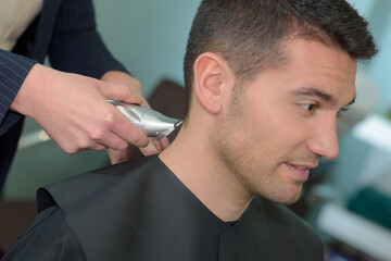 man having his hair cut - obrazy, fototapety, plakaty