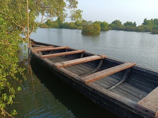 Obraz premium A wooden vehicle used for water transport is usually called a canoe. 