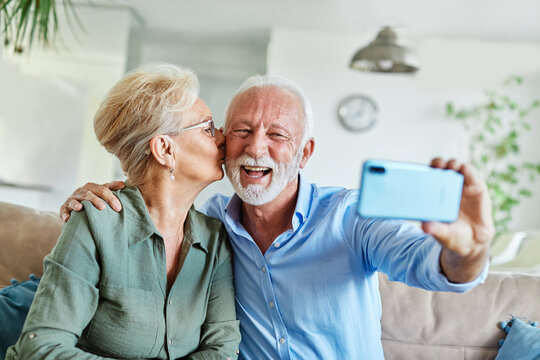 senior woman man couple elderly love elderly selfie camera mobile phone smartphone photo picture portrait male old together active vitality cell phone hug