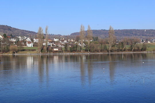 Blick von der Insel Werd auf die Stadt Stein am Rhein in der Schweiz