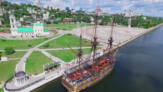 Floating Museum Gott Predestination on historical copy of linear ship