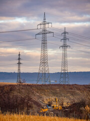 Strommasten am Steinbruch