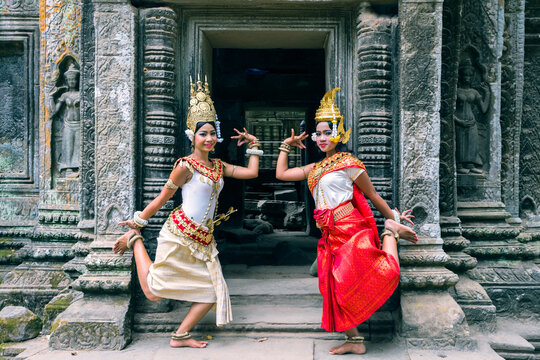 Two khmer Apsara dancers, Angkor temples, Cambodia
