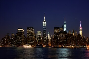 Fototapeta na wymiar View of New York City skyline at night
