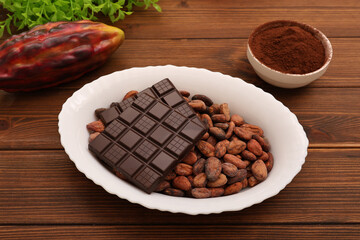 チョコレートとカカオビーンズ