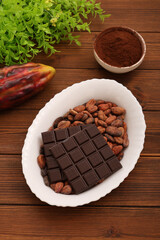 チョコレートとカカオビーンズ