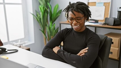 Surprised young black woman with dreadlocks in the office, skeptically working on laptop, shocked expression, sarcastically open-mouthed. - Powered by Adobe