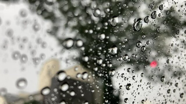 rain drops on window 雨と窓