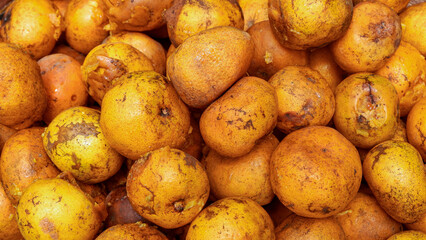 piles of rotten oranges that can no longer be consumed