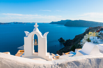 White architecture in Santorini island, Greece. - obrazy, fototapety, plakaty