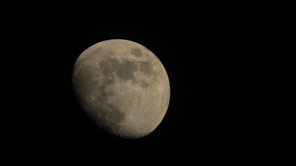 夜空の十三夜月