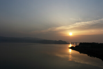 【能登】和倉の海と能登島大橋の日の出