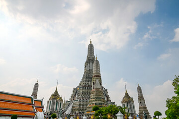 Naklejka premium Wat Arun is an important tourist attraction and is also a symbol of Bangkok that tourists from all over the world know. and want to come visit.