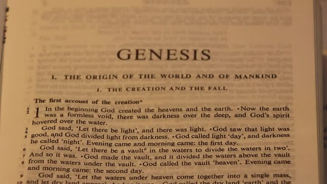 En principio la creaci&oacute;n Dios dijo: que se haga la luz. Este es el relato del G&eacute;nesis en Hebreo, y en lengua original. 