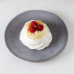 delicious dessert pavlova with cream and berry filling - 725419907