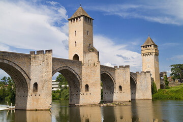 Fototapeta na wymiar Pont Valentre in Cahors