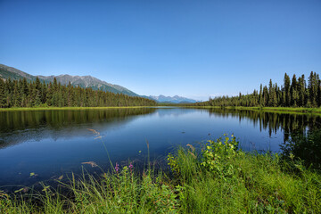 Fototapeta premium Crystal Lake near the McCarthy road