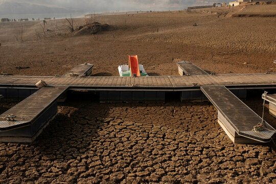 Drougth, The Sau reservoir, at historic low water levels