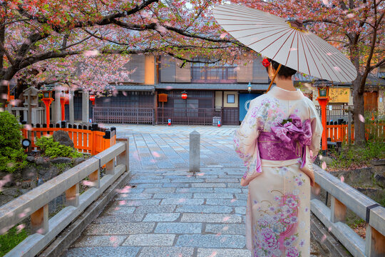 Young Japanese woman in traditional Kimono dress at Tatsumi bashi bridge over Shirakawa river in Gion district, Kyoto
