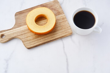 ドイツのケーキのバウムクーヘンとコーヒーでおやつの時間
