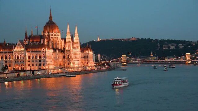Incredible picturesque sity landscape of the Parliament, the bridge and ships on the Danube in Budapest, Hungary at sunset. Charming places.