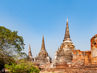 historic brick temple in Ayutthaya - obrazy, fototapety, plakaty
