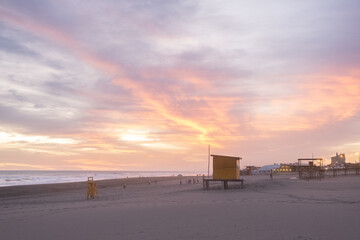 Paisaje de playa durante el atardecer