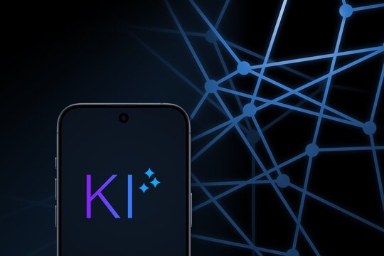 fiktives KI-Logo auf einem modernen Smartphone vor verkn&uuml;pften Punkten vor einem dunkelblauen Hintergrund, k&uuml;nstliche Intelligenz, KI, LLM, GPT, Generative Pre-trained Transformer