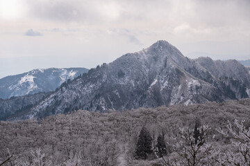 白銀の冬の鎌ヶ岳（鈴鹿山脈）