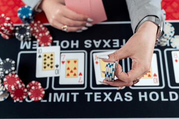 Naklejka premium lucky woman playing poker at casino and increases the stakes, the risk for a big win