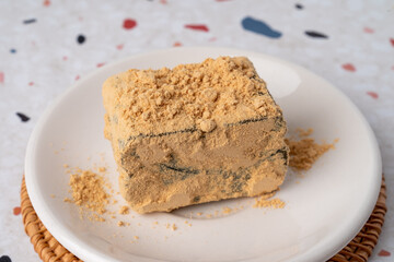 Melow, lemon cookies, cookies, basil scones, matcha, vanilla, cold brew, truffle cheese, mugwort pound, cake, ice cream, latte, cafe, drinks,