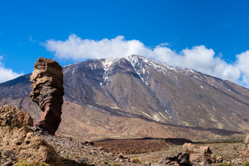 The beautiful mount Del Teide with Cinchado rock in the foreground. Tenerife, Canary Islands, Spain. - 725698326