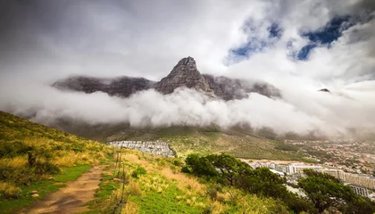 Photo sur Plexiglas Montagne de la Table view of table mountain covered in clouds cape town south africa