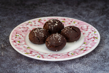 Brownie cookies, wet cookies, coco star cookies with syrup.