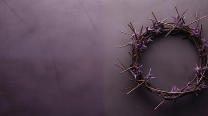 Fioletowe tło wielkopostne - Korona z cierni Zbawiciela Jezusa Chrystusa. Symbol męki i śmierci na krzyżu. Przygotowanie do Wielkanocy - obrazy, fototapety, plakaty