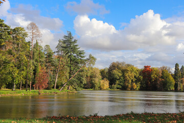 Berry - Bouges-le Château - Lac près du château