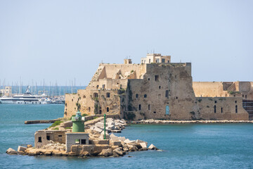 Fototapeta na wymiar Porto di Brindisi in Puglia, Italia