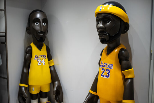 Tokyo, Japan, 29 October 2023 : Lifesize statues of basketball players in Lakers uniforms.