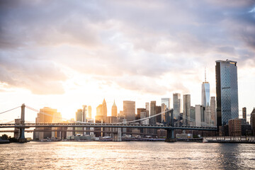 Naklejka premium View of Lower Manhattan skyline and Manhattan Bridge seen from the East River in New York City, United States.