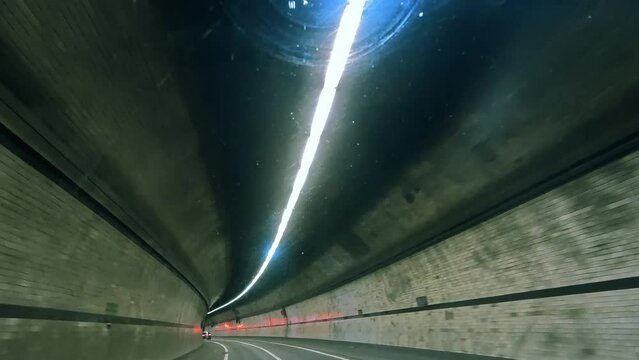 In this video you can view the car driving in the tunnel of London P2