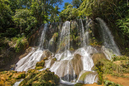 Vista de la Cascada de El Nicho en Cienfuegos, Cuba