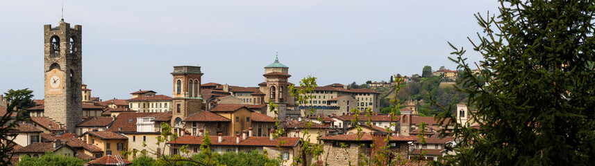 Fototapeta na wymiar Foto panoramica della Città Alta di Bergamo, Italia