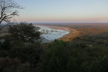 Afrikanischer Busch - Krügerpark - Olifants River / African Bush - Kruger Park - Olifants River /