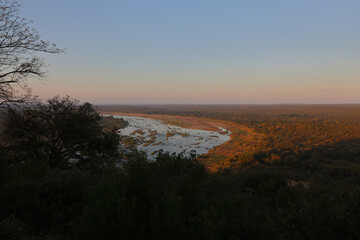 Afrikanischer Busch - Krügerpark - Olifants River / African Bush - Kruger Park - Olifants River /