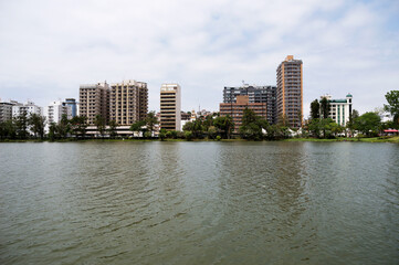 Fototapeta na wymiar View of buildings on the back side of the Parque das Águas lake in São Lourenço