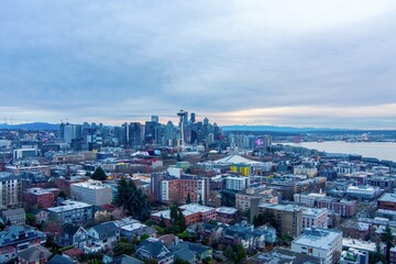Obraz premium The Seattle skyline at sunset on Christmas