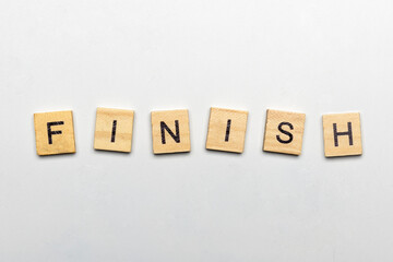 Obraz premium A row of wooden cubes with finish text