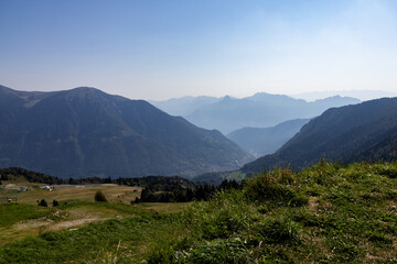 Foto panoramica d'estate sul Maniva a Brescia, Italia