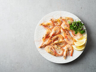 Salt-grilled shrimp on a plate